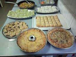 Se ne avete la possibilita' potete organizzare un buffet in casa, un semplice rinfresco dopo la cerimonia. Come Preparare Un Buffet Per 15 20 Persone Senza Pensare Al Suicidio Xd