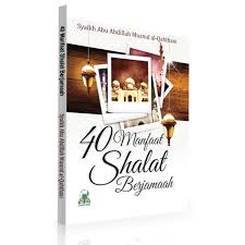 Keutamaan atau manfaat dari sholat berjamaah adalah sebagai berikut allah akan. Hadits Shalat Berjamaah 40 Hari Gambar Islami