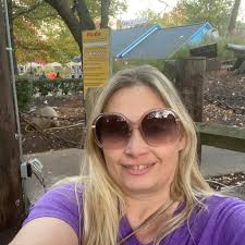 Is Ocean City like Myrtle Beach with shops closing around dark?