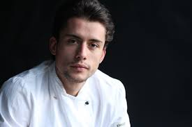 FASHION EDITORIAL PHOTOGRAPHY (Critique)