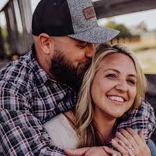 Amanda Hagerman's Instagram, Twitter & Facebook