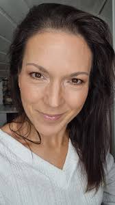 Das bin ich heute.😃 Meist bin ich ziemlich zufrieden mit mir. Das ist so  eins der Dinge, die ich ganz nebenbei durch der Arbeit mit Younique gelernt  habe. Stolz und zufrieden auf