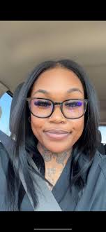 Can someone remove seat belt from photo?