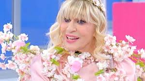 Maybe you would like to learn more about one of these? Uomini E Donne Trono Over Gemma Galgani Insultata In Studio Per Il Suo Look Orrenda Vecchia Quercia