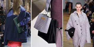 Cette solution du 60e niveau pour le jeu mobile 94% vous donne toutes les réponses autour des thèmes choses que l'on peut porter autour du cou</stro. Comment Porter Son Sac A Main Pour Etre Tendance Cosmopolitan Fr