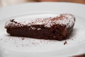Ecco a voi la ricetta della torta caprese, una torta di origine napoletana, perfetta per la festa della mamma! Caprese La Ricetta Tradizionale Del Dolce Tipico Napoletano Al Cioccolato