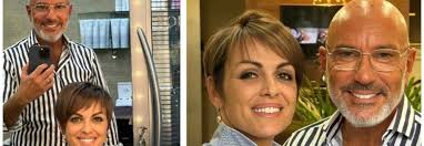 Francesca Pascale si iscrive all'Anpi e cambia look: da bionda a mora nel  salone dei vip