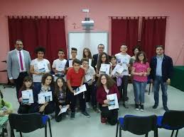 Le lezioni vengono impartite tutte le mattine (eccetto il sabato) dalle ore 7,55 alle ore 13,30, in unità didattiche da 50′. La Classe Del Mistero Dagli Alunni Della Classe Terza Sezione B Della Scuola Media G Reina Quotidiano Sociale