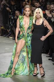 Jennifer lopez capped off another banner year by hosting this week's saturday night live. Jennifer Lopez Struts In Remake Of Her Green Versace Dress