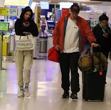 Emily ratajkowski emily o'hara ratajkowski is an american model and actress. Emily Ratajkowski In Travel Outfit Lax 05 08 2019 Celebmafia