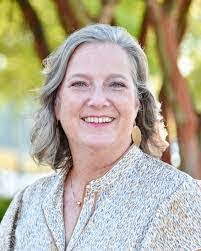 Lori Romig's Instagram, Twitter & Facebook