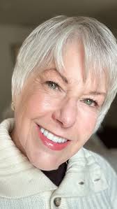 I like to keep things simple, including my makeup. #ad Here’s a quick and  easy 5-minute makeup routine, featuring some of my favorite beauty products  from @NordstromBeauty , Jane Iredale Smooth ...