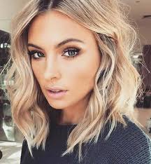 We have seen people from different class and different hair pattern use these styles to look beautiful and trendy. 20 Short Hair For Wavy Hair
