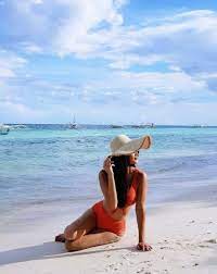 10 Instagram Worthy Beach Poses To Copy From Celebrities This Summer Star Style Ph Beach Photography Poses Beach Photoshoot Beach Pictures Poses