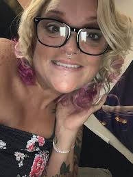 My hair has gotten so long!😱 For my next hair color I'm thinking I was  going to do pastel purple 🤔🤗 OH! OH! My sister, who has never colored her  hair in