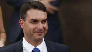 Assessora de Flávio Bolsonaro repassou 59% do fundo eleitoral ao marido