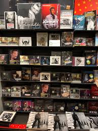 2017 tribute album to the late johnny hallyday. Des Centaines De Milliers D Albums De Johnny Hallyday Vendus Avant Noel