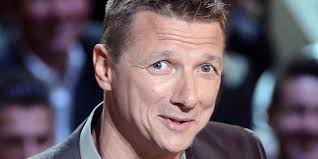 L'ancien lensois arrive dans un groupe où le chambrage est de bon ton et vairelles passe au crible. L Ancien Footballeur Tony Vairelles Veut Sortir Un Album De Slam Et Se Tourner Vers La Formation