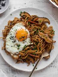 20 Minute Ramen Noodles With Sesame Fried Eggs Veggie Ramen Recipe Ramen Noodles Pork Ramen Fried Egg