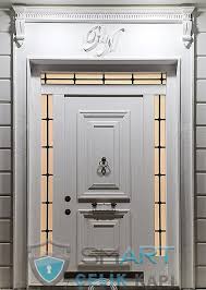 Kapının üstünde bir sundurma veya kapı üstü saçağının olmaması, kapının dışarıda olması, dış etkenlere karşı açık kalacağını göstermektedir. Villa Kapisi Modelleri Villa Kapisi Fiyatlari Smart Celik Kapi