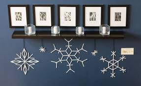 Pour ce bricolage de noël facile et amusant nous allons utiliser des bâtons de glace en bois afin de fabriquer des jolis flocons de neige que l'on pourra. Bricolage De Noel En Bois 20 Idees De Bricolage En Batons De Glace