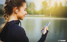 Apple Airpods With Charging Case Latest Model In 2020 Best Running Headphones Cute Headphones Iphone Headphones