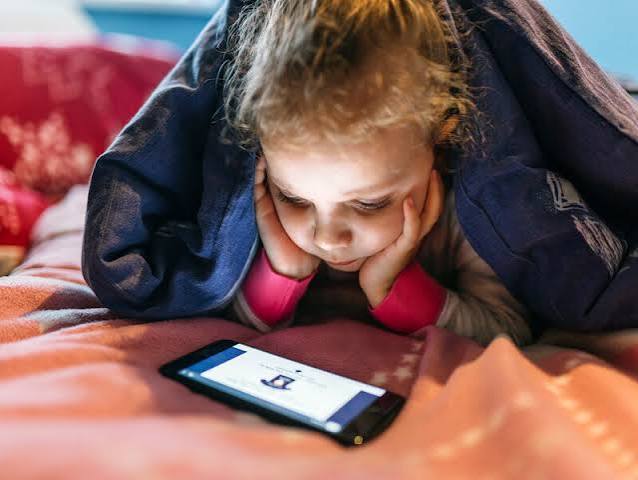 TROPPO TEMPO AL CELLULARE CAUSA STRESS E DEPRESSIONE A BAMBINI E RAGAZZI - Diritto Dell'informazione - Portale di Informazione