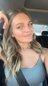 Abigail Driscoll's Instagram, Twitter & Facebook