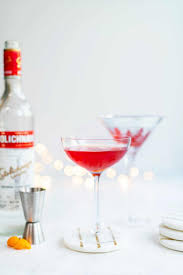 The Classy Cosmopolitan Drink A Mix Of Vodka Orange Liqueur Cranberry And Lime Juice In 2020 Cosmopolitan Drink Cosmopolitan Cocktail Recipes Cocktail Recipes Easy