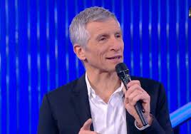 Mais pas seulement puisque quand son compère. Nagui Arrete Tout Le Monde Veut Prendre Sa Place Le Huffpost
