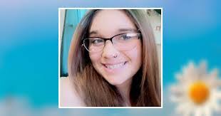 Beth Helton's Instagram, Twitter & Facebook