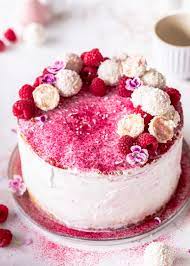 Die torte mit gut der hälfte der sahne bestreichen und mit kokosraspeln bestreuen. Himbeer Raffaello Torte Ohne Gelatine Emma S Lieblingsstucke