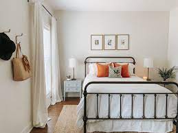 Step Inside This Minimalist Mississippi Home Featuring Less Is More Decor Theeverymom Home Decor Bedroom Bedroom Design Bedroom Interior