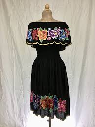 Dance The Night Away In Style When You Wear This Stylish Dress This Dress Has Vestidos De Fiesta Mexicanos Vestidos Mexicanos Tradicionales Vestidos Mexicanos