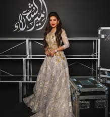 وهي أخت الفنانة أسيل عمران. Ù„Ø¬ÙŠÙ† Ø¹Ù…Ø±Ø§Ù† On Instagram Ø§Ù„Ø­Ù…Ø¯Ù„Ù„Ù‡ ÙƒØ§Ù†Øª Ø­Ù„Ù‚ØªÙ†Ø§ Ø§Ù„Ø«Ø§Ù†ÙŠØ© Ù…Ù† Ø£Ù…ÙŠØ± Ø§Ù„Ø´Ø¹Ø±Ø§Ø¡8 Ù…Ù…ÙŠØ²Ø© ØªÙ…Ù†ÙŠØ§ØªÙŠ Ù„ÙƒÙ„ Ø§Ù„Ø´Ø¹Ø±Ø§Ø¡ Ùˆ Ø§Ù„Ø´Ø§Ø¹Ø±Ø§Øª Ø¨Ø§Ù„ Moroccan Caftan Caftan Dresses