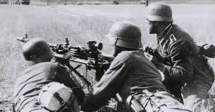 Un dossier de 10 pages sur la 2ème guerre mondiale version juin 2016 de la mort de nombreux jeunes soldats.bien qu'elle fut importante la libération de paris ne marque pas la fin des combats de la 3 ième guerre mondial. Le Saviez Vous 84 Des Soldats Morts Durant La Seconde Guerre Mondiale Sont Allemands Ou Sovietiques