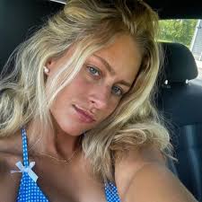 Cait (@CaitlinCotner)