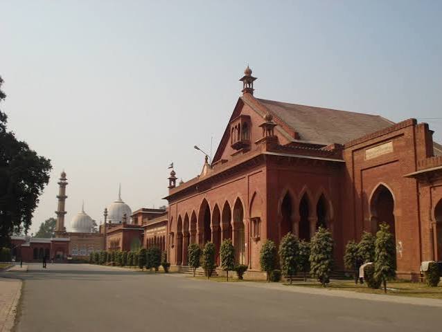 Founding a College or a University? AG Noorani's Analysis – ASHA: Blast From The Past