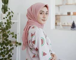 Memilih busana muslim untuk pesta ». 17 Cara Pakai Tudung Shawl Terkini Update 2020 Mataa