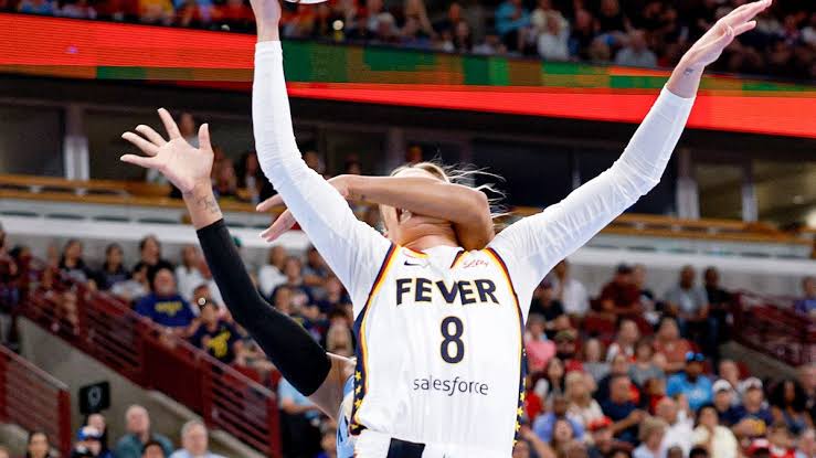 The intense physical collision on court, do AI tạo