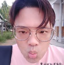 支持者呐喊：“阿爸（Abah），我们挺你”！