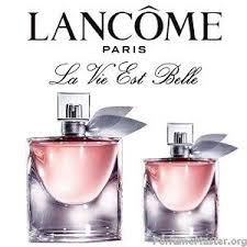 La Vie Est Belle L Eau De Parfum Legere Lancome La Vie Est Belle Leau De Parfum Legere Perfume News Lancome Perfume Perfume Perfume Packaging