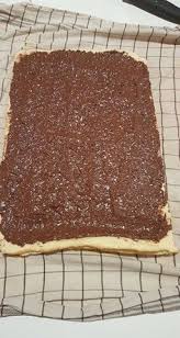 Roule Chocolat Noisette De Cyril Lignac Cup And Cake En 2020 Roule Au Chocolat Chocolat Noisette Faire Fondre Du Chocolat