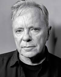 FELIZ CUMPLEAÑOS BERNARD SUMNER! (04.01.1956) Bernard Edward Sumner,  también conocido como Bernard Dickin, Bernard Dicken o Bernard Albrecht,  cantante y compositor británico, fundador de Joy Division y actual líder de  New Order.