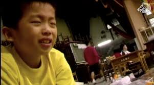 《翻滾吧!男孩》，台灣 導演 林育賢所拍攝的一部紀錄片。片中呈現宜蘭縣 羅東鎮 公正國小體操隊訓練、比賽的情形。 此片由翻滾男孩電影有限公司於2005年出品，從當年4月15日至7月15日，在台灣各地國小至大學校園中，進行了100場的放映，在純十六影展與綠色影展後登上大螢幕，並出版dvd。 Partmdppu0cpom