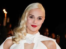 Camille is also well known as, french singer and actress who is known for the album la grande aventure which she released under the pseudonym jimmie. Camille Lou La Biographie De Camille Lou Avec Voici Fr