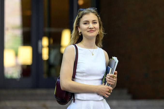 Elisabeth de Belgique : «Le fait que je sois la première femme héritière du  trône en Belgique ne définit pas qui je suis»