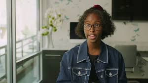 Isra hirsi' nin annesiyle birlikte dans edip, playback yaptığı video'lu paylaşımına sosyal medyada binlerce beğeni yağdı. Isra Hirsi 2019 Brower Youth Awards Youtube