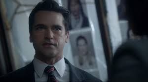 Right so I'm obsessed with the show White Collar and I've watched it all  the way through about 5 times so how am I just now finding out Jackson  Rathbone was in