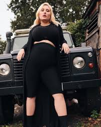 Девид хассельхофф на камеди централcomedy central roast of david hasselhoff2010, комедия. Hayley Hasselhoff On Instagram Off Roading Prettylittlething Curvy Fashion Hot Fashion Suede Pencil Skirt